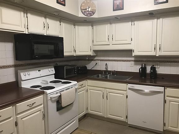 4th image of 2819 Willow Dr