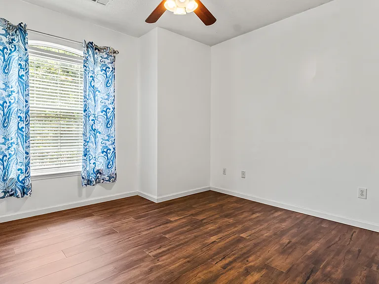 211 Springlake Dr — Photo 16