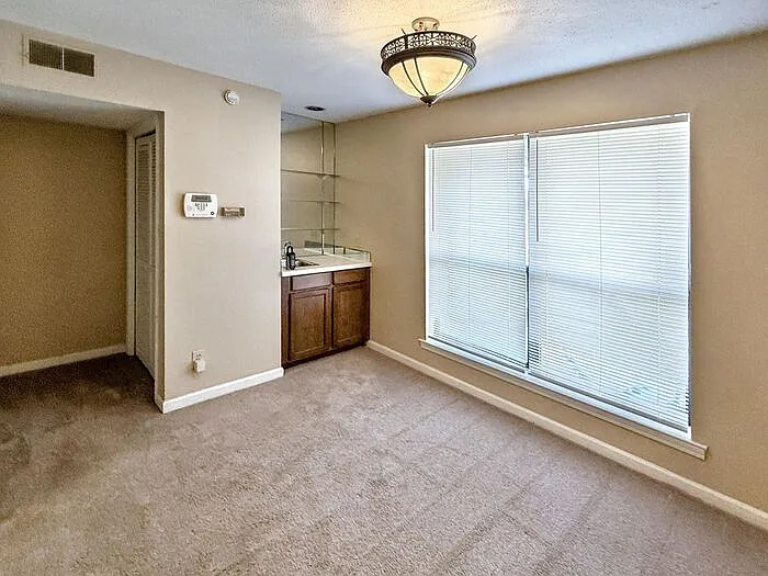 3025 Chase Ln — Photo 4