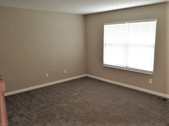 4th image of 6483 Redmont Ct