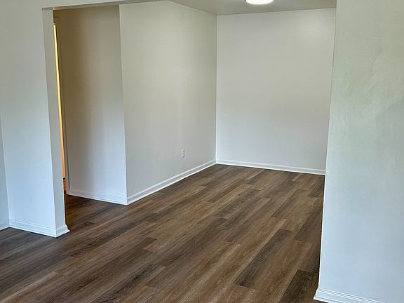 4th image of 670 56th St SE #6