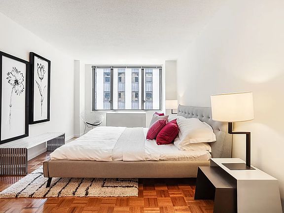 3rd image of 211 W 56th St #E16