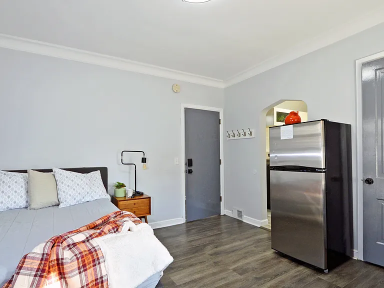 2104 Harriet Ave #204 — Photo 10