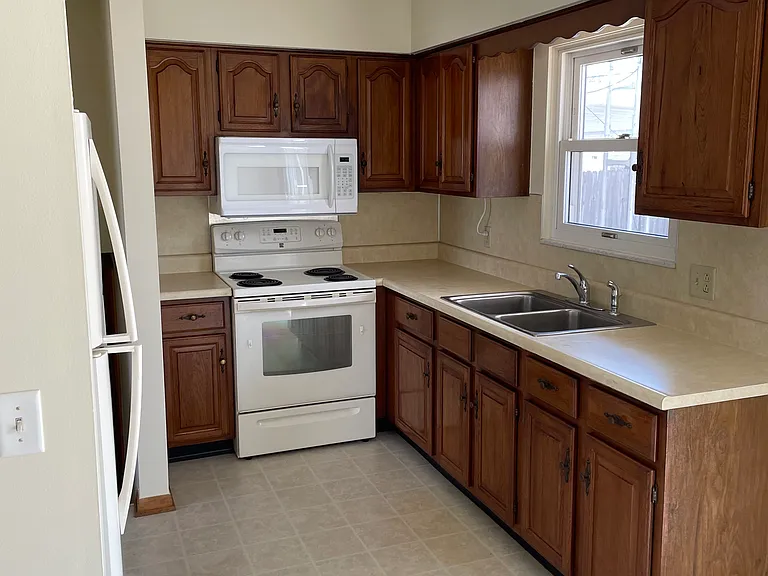 4045 Clover Ridge Ct — Photo 5