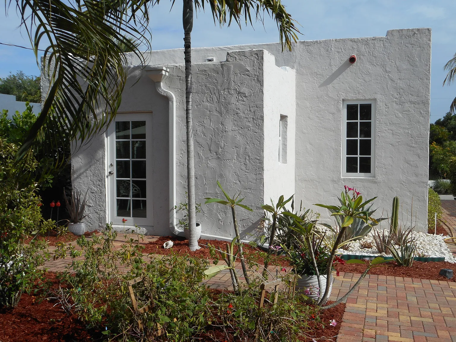 2 bed, 2.0 bath, 1232 sqft, $4,950 — Photo 2