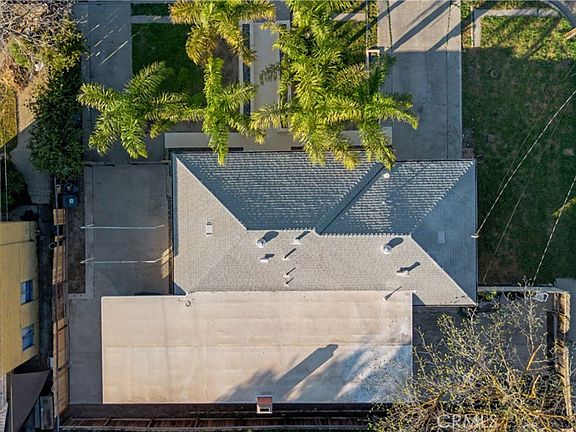 5th image of 890 Barney St