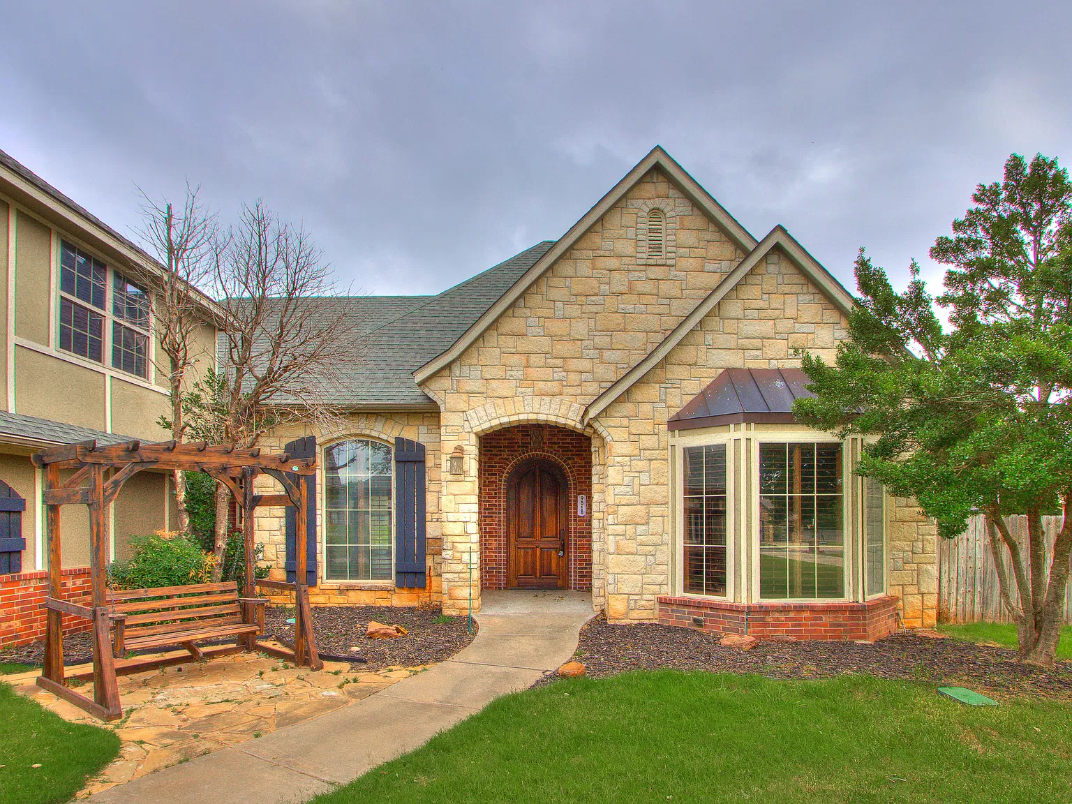 4 bed, 3600 sqft, $3,995 — Photo 4