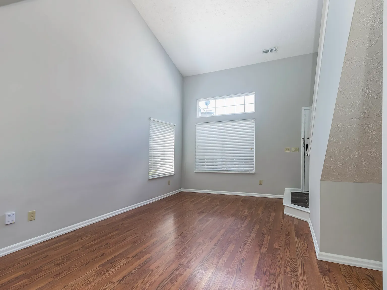 2 bed, 2.5 bath, 1362 sqft, $1,700 — Photo 2