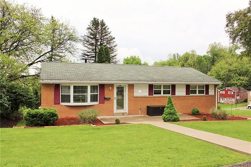 136 McAlister Dr photo 1