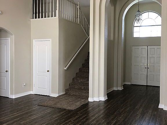 Vaulted ceiling at entrance.