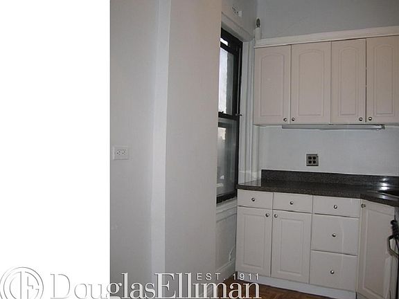 2nd image of 18 W 70th St APT 9C