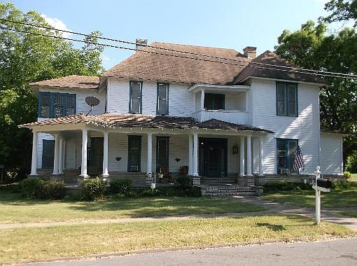 1st image of 306 W Roberts St