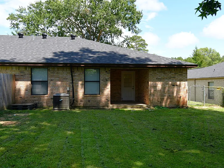 2529 Westminster Dr — Photo 22