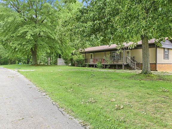 3rd image of 225 Pineview Dr