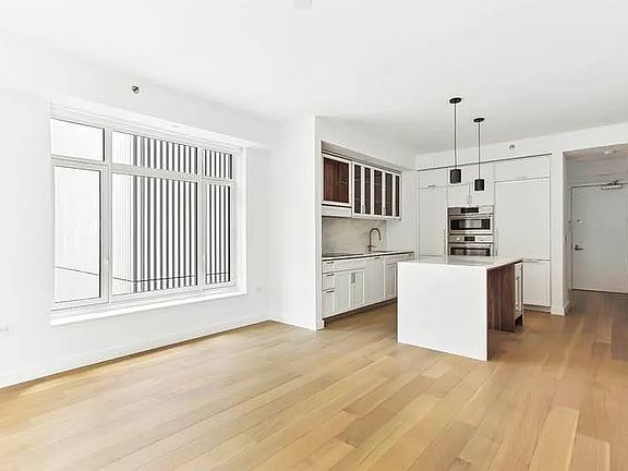 4th image of 115 E 55th St APT 6A