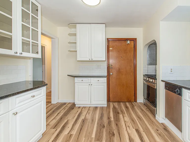 166 Speer Ave #2 — Photo 3