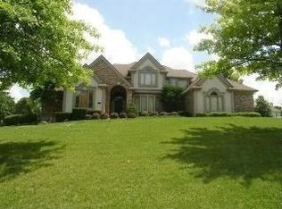 1809 SW Stonecreek Dr, Blue Springs, MO 64015