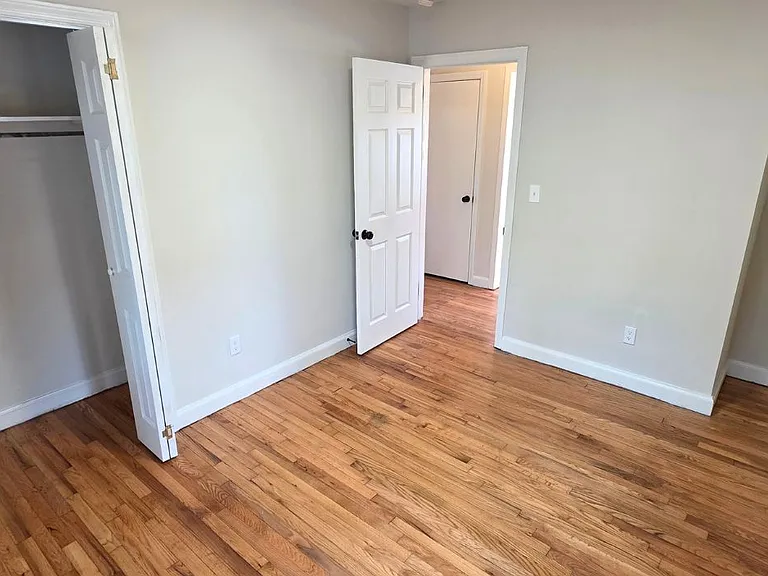 2076 Seneca Dr — Photo 10