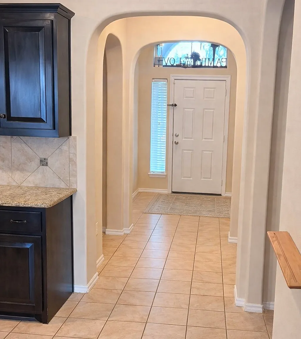 5 bed, 2837 sqft, $2,751 — Photo 4