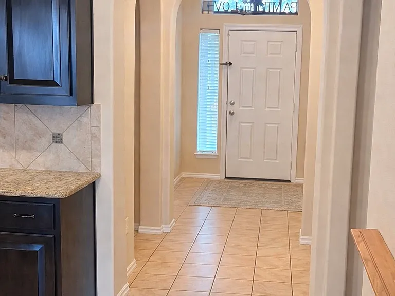 480 Spring Dr — Photo 4