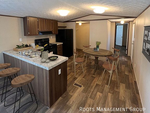 2nd image of 118 Becky Dr #118