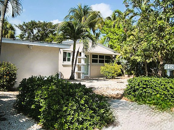 2nd image of 3011 Riviera Dr