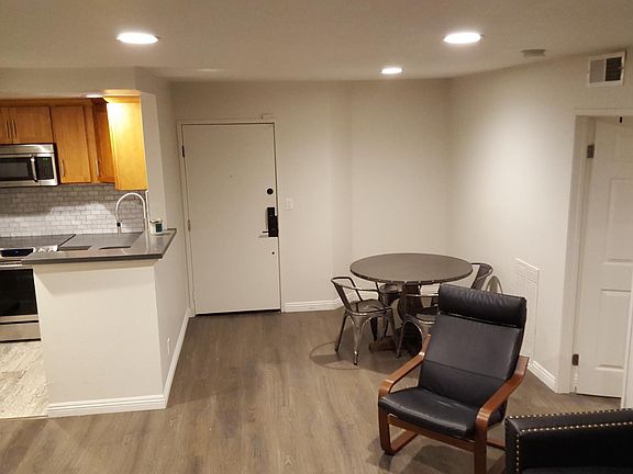 ENTRY AND DINING