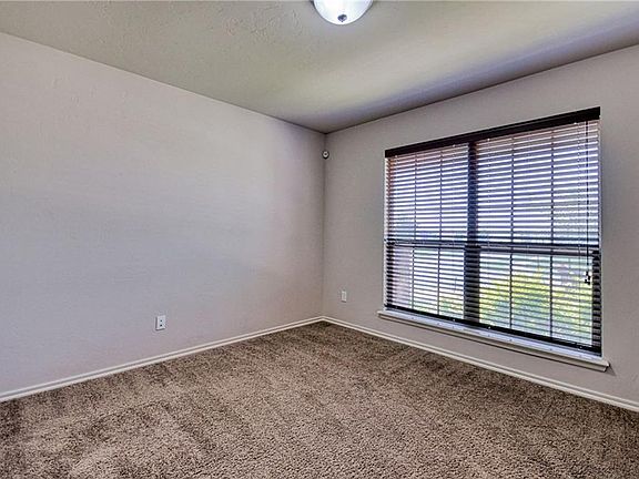 5th image of 901 Ringwood St