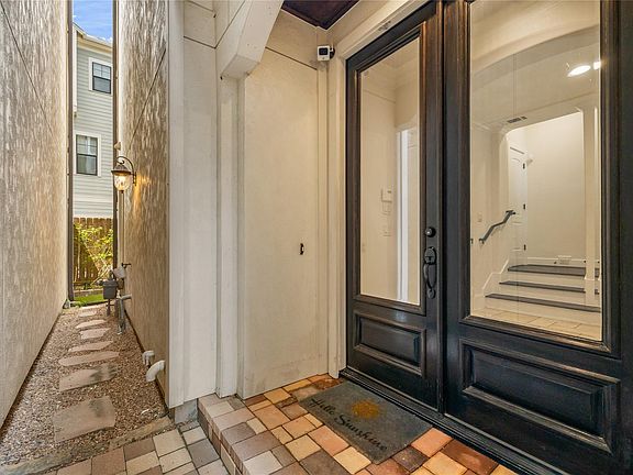 4th image of 1057 W 24th St