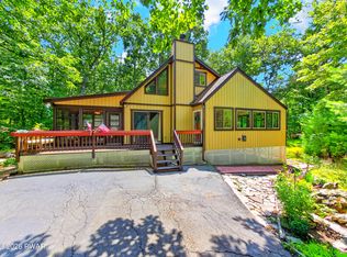 800 Mustang Ct, Lords Valley, PA 18428