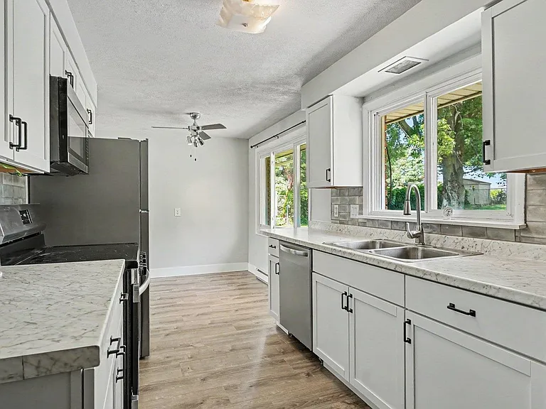8978 Delwood Dr — Photo 4
