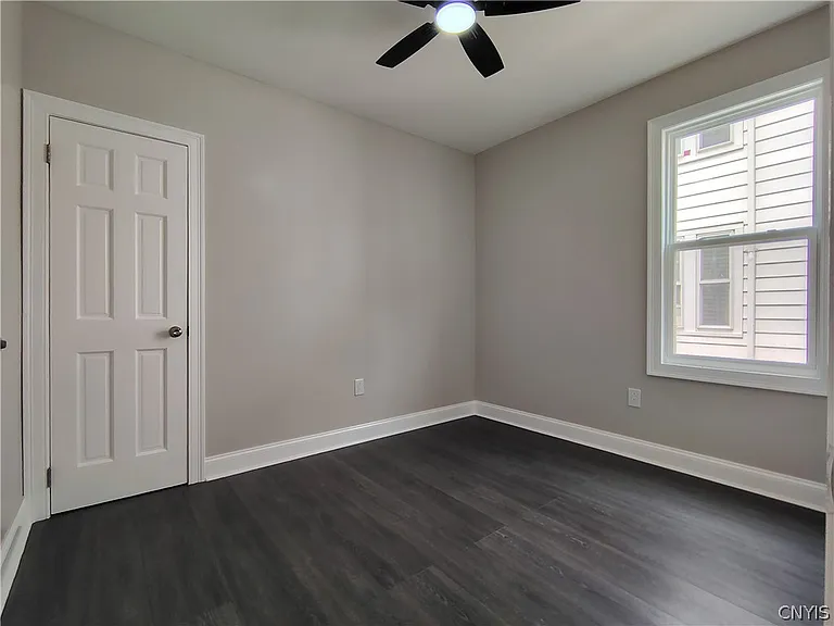 1539 Taylor Ave — Photo 15