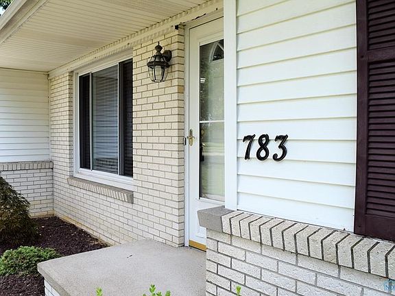5th image of 783 W Leggett St
