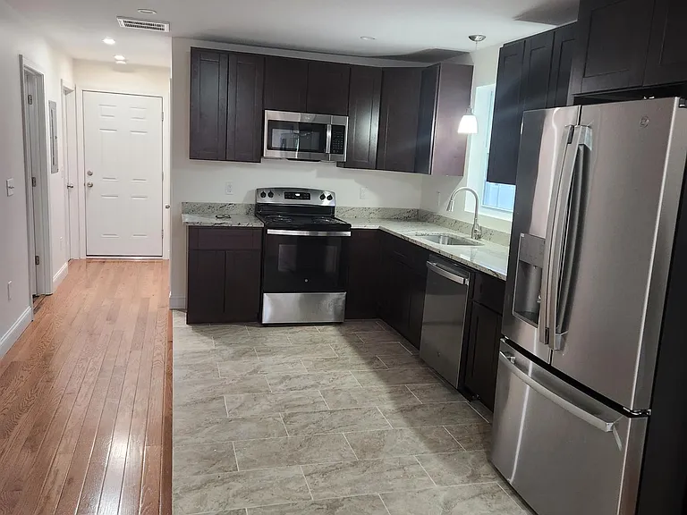 26 Cromwell St #1 — Photo 32