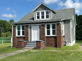563 Barkeyville Rd, Grove City, PA 16127