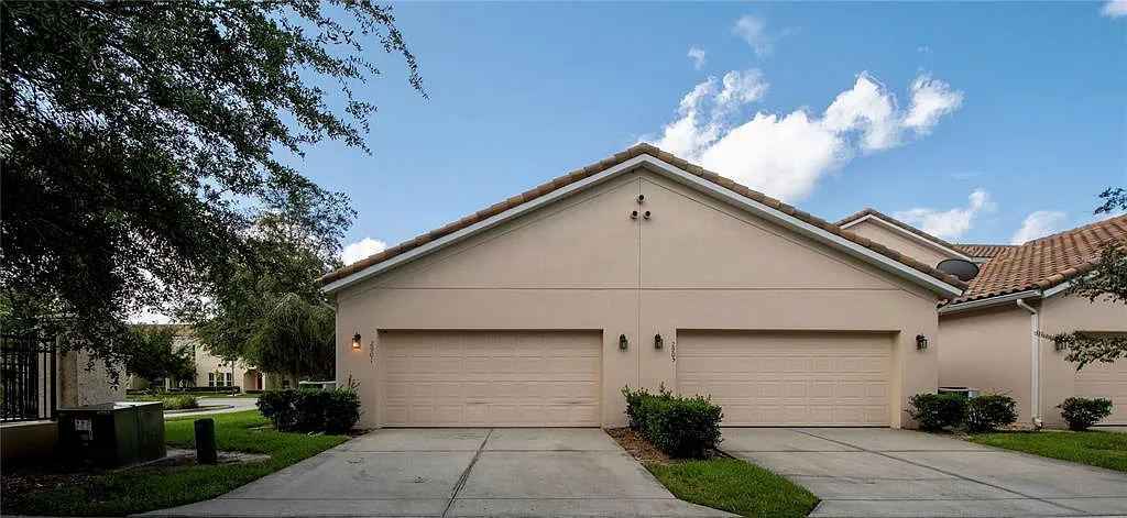 3 bed, 2.5 bath, 2011 sqft, $2,900 — Photo 3