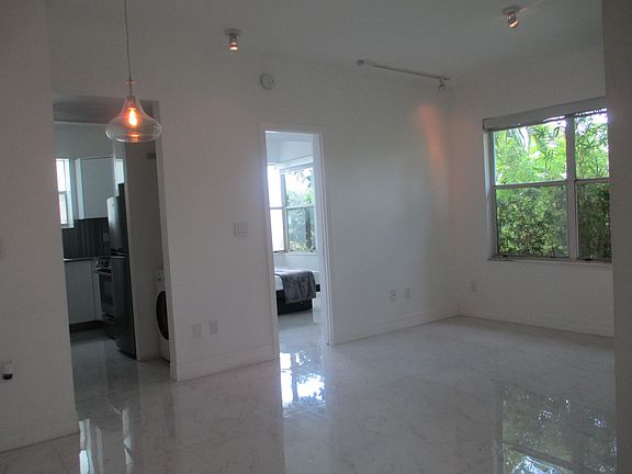 4th image of 1051 Euclid Ave APT 110