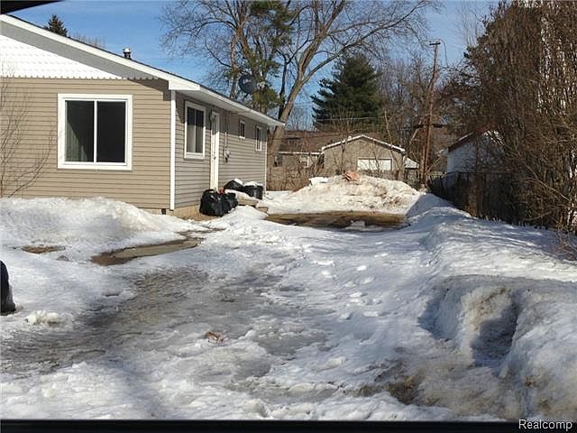 2nd image of 1853 Oakfield St