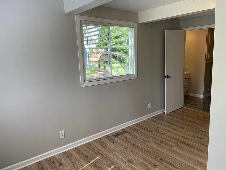 218 S Perry St — Photo 15