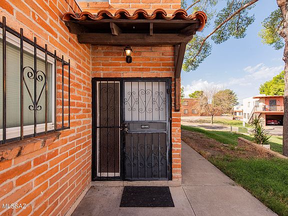 3rd image of 6648 E Calle La Paz