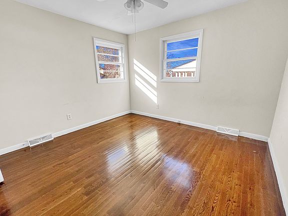 5th image of 302 Stanley Dr