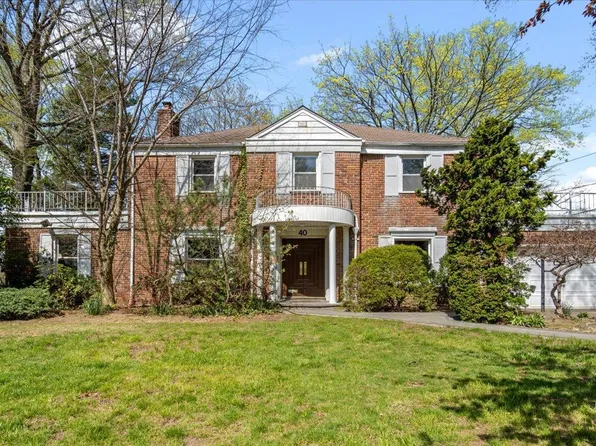 40 Hawthorne Lane, Great Neck, NY 11023