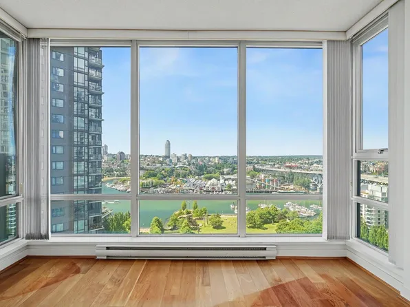 1438 Richards St #2302, Vancouver, BC V6Z 3B8