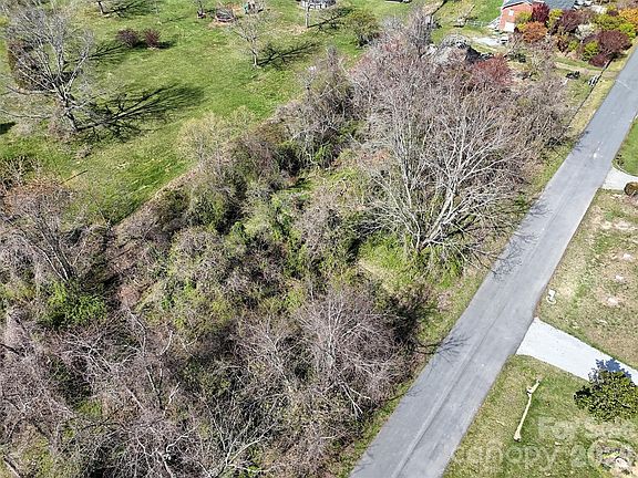 5th image of Maplewood Knoll Dr
