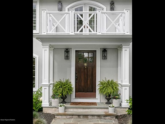 5th image of 42 E End Ave