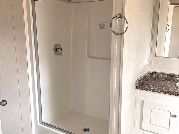 4th image of 15 Honeysuckle Ln