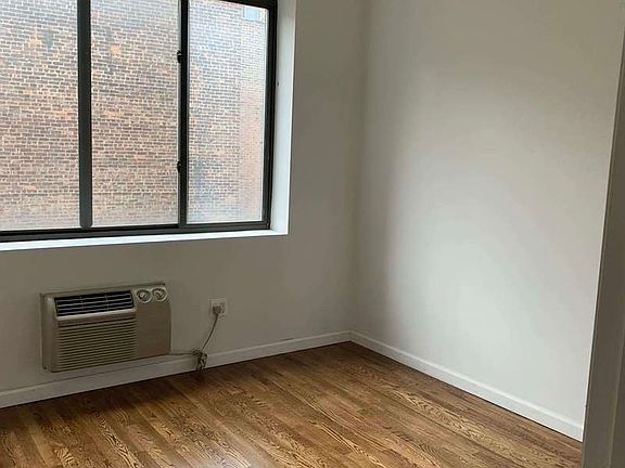 3rd image of 626 10th Ave APT 3E