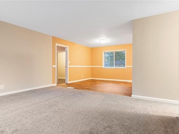 3rd image of 2812 Brentwood Dr