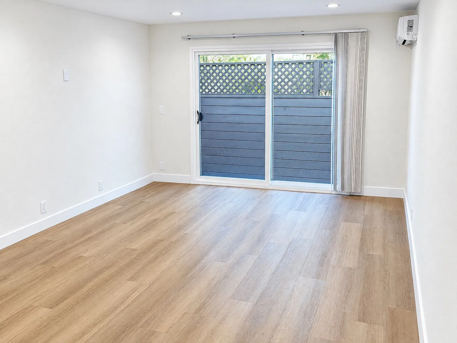 2 bed, 1200 sqft, $4,995 — Photo 4