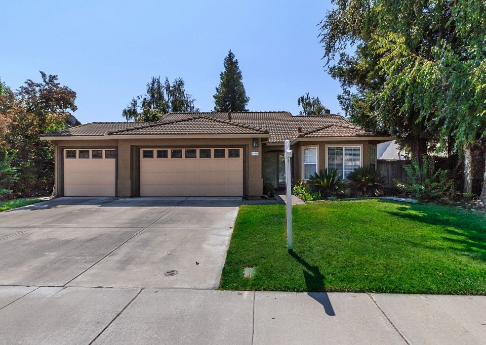 1st image of 10090 River Falls Cir